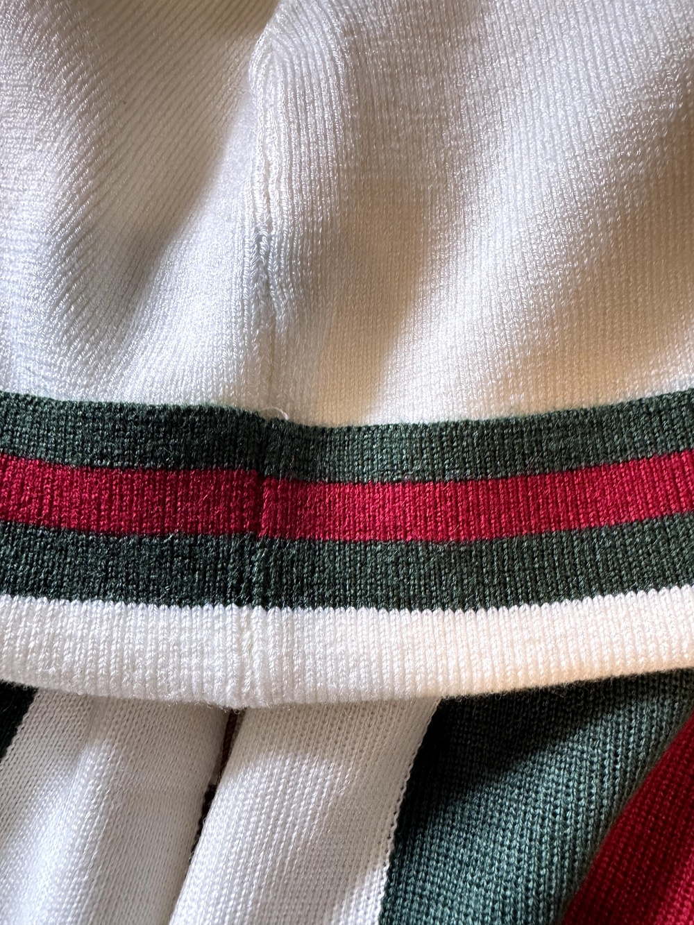Gucci Cream Beanie and Scarf Set with Green and Red Stripes - Picture 3 of 5